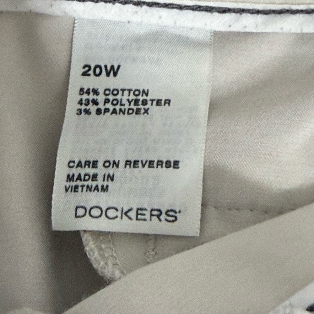 Dockers Collection Beige Stretch Capri Pants Women’s Plus 20W - Picture 8 of 8
